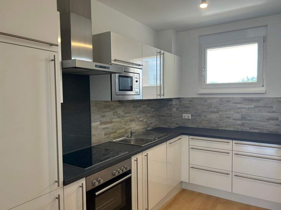 3 - Zimmer Wohnung mit 2 KFZ- Stellplätzen