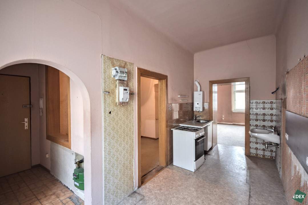 Kleines Sanierungsobjekt im 3. Stock – Altbauwohnung mit Potenzial