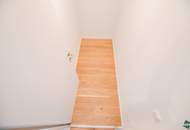 Erstbezug nach Sanierung: Charmante 2-Zimmer-Dachgeschoßwohnung mit Top-Lage