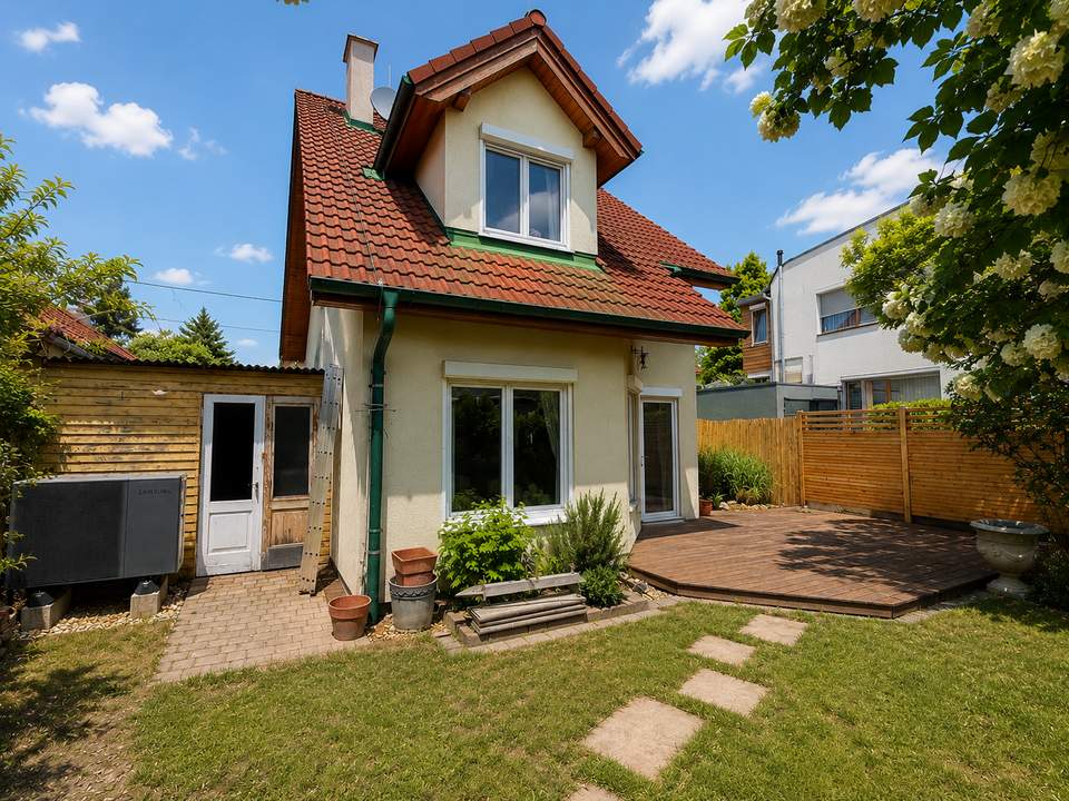 Lichtdurchflutetes Einfamilienhaus mit Garten, Kamin &amp; Luftwärmepumpe