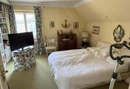 Stilvolles Haus in Bestlage von Wiener Neustadt – Großes Grundstück mit Pool, Altbaumbestand &amp; großer Garage