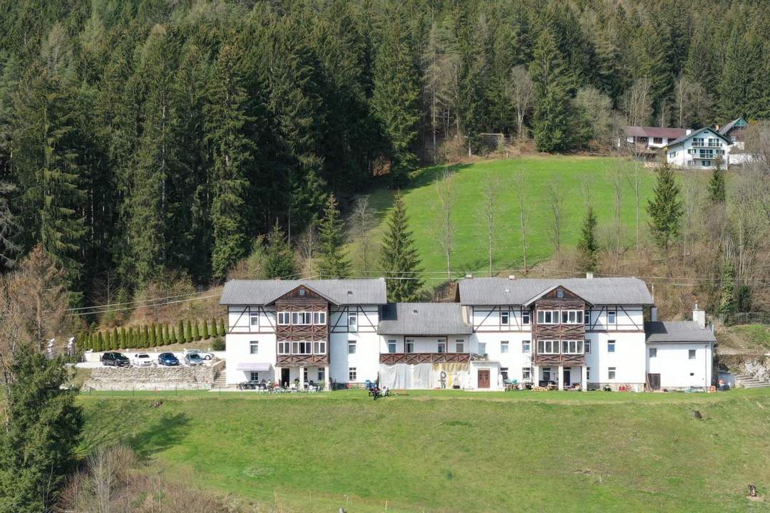 Hotel Restaurant Lambach Villa in Mürzzuschlag - Ein historisches Juwel auf 728m Seehöhe