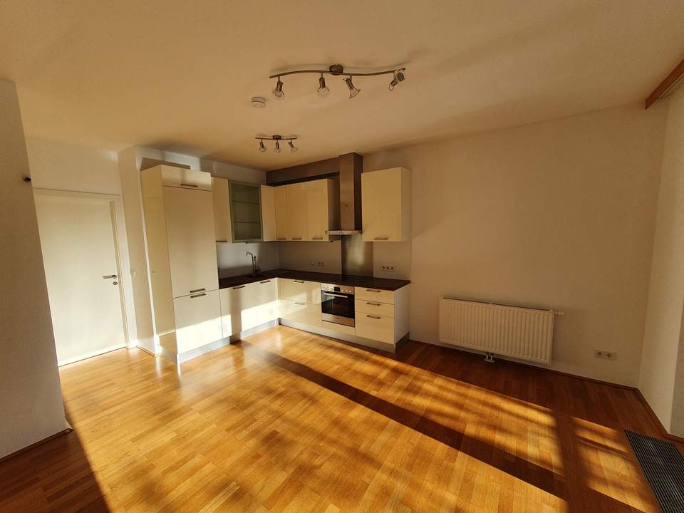 Modernes Wohnen in zentraler Lage - 4-Zimmer-Wohnung in der Körösistraße