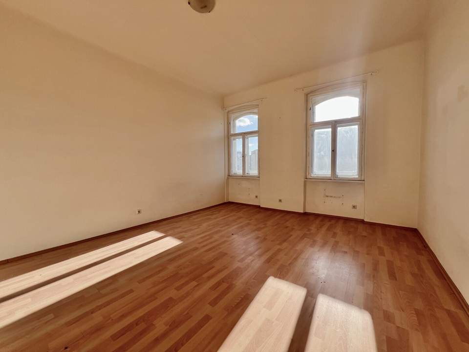 Sonnige Altbau-Garconniere mit tollem Ausblick