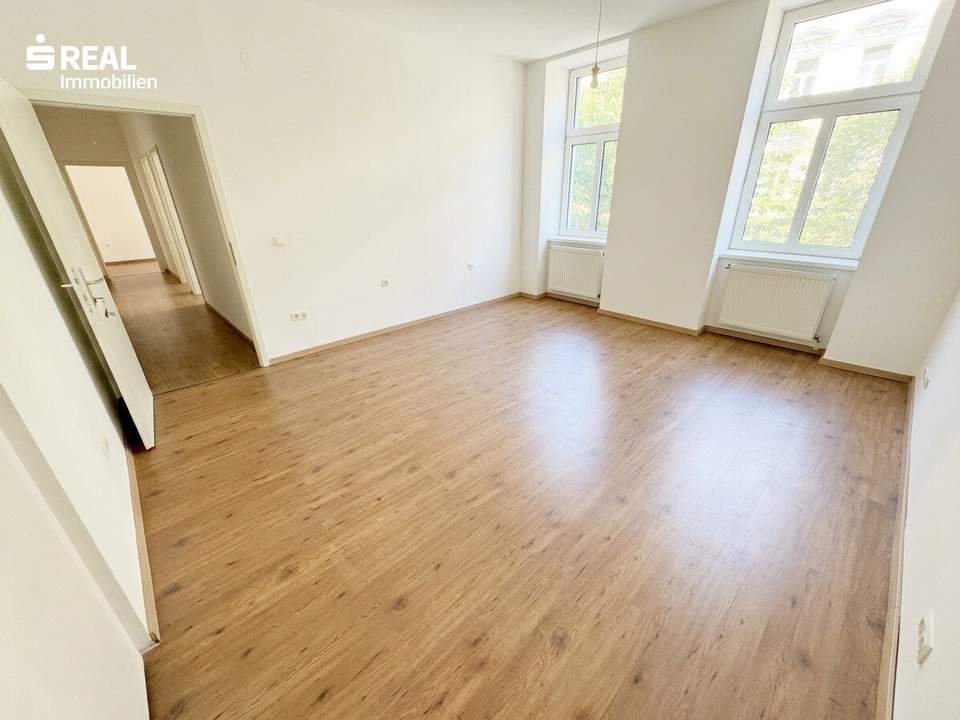 Großzügige 4,5 Zimmer Altbauwohnung
