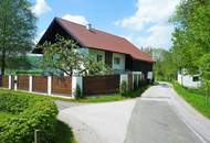 Bauernhaus mit Nebengebäude und Feldern in Durchham