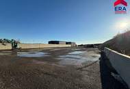 Top-Lage direkt an der A5: Vielseitige Freifläche in Schrick für private und gewerbliche Zwecke