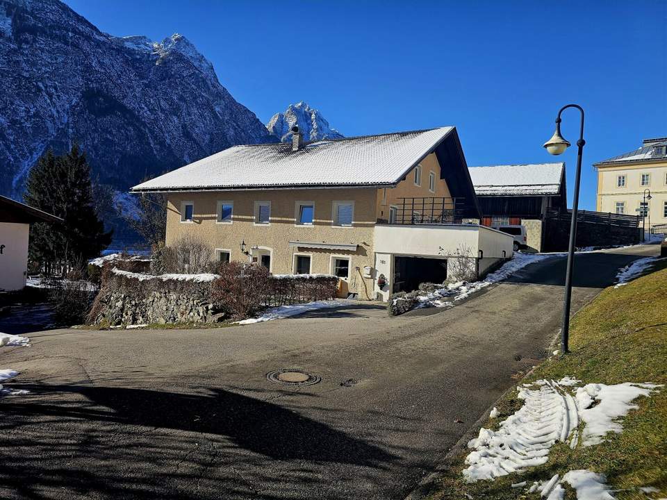 Gepflegtes Landhaus mit insgesamt 5 Wohnungen