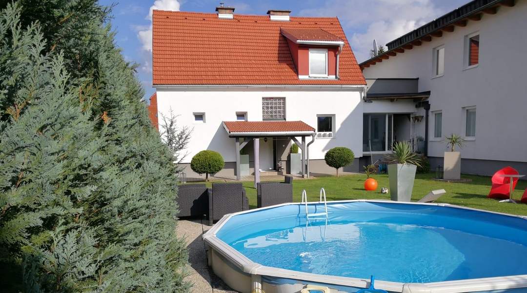 Einfamilienhaus mit Pool und Garten + Zinshaus mit 4 Wohnungen!