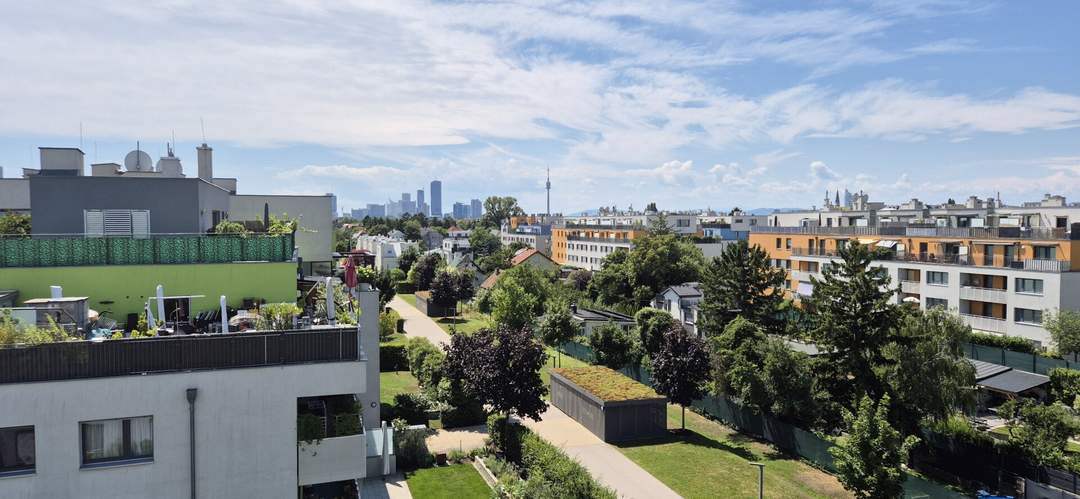 Neuwertige 2-Zimmer-Wohnung mit 19m² Dachterrasse und Fernblick