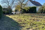 AUFGESCHLOSSEN - SONNIGES, EBENES ECKGRUNDSTÜCK MIT ALTBAUMBESTAND