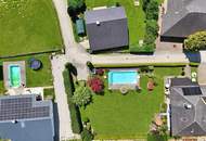Baugrundstück ohne Bauzwang mit Pool in ruhiger Wohnlage