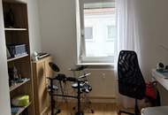 Wohntraum im Grünen: exklusive 4-Zimmer-Wohnung mit stilvollem Wohlfühlbad, separatem WC, hellem Abstellraum in begehrter Ruhelage verspricht hochwertiges Wohnambiente!