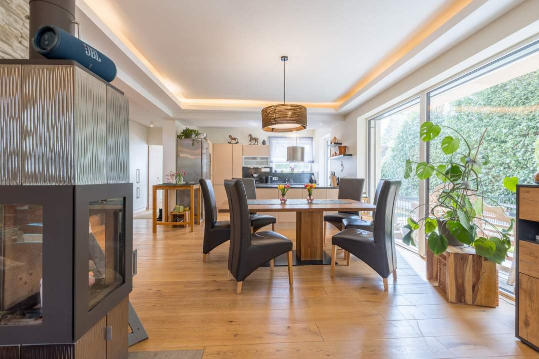 Stadtvilla mit Naturpool im Zentrum Klosterneuburg I Doppelgarage I Fantastischer Rundum-Dachterrassenfernblick auf Stift Klosterneuburg