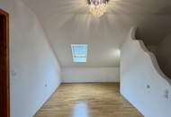 "Charmantes Einfamilienhaus mit Terrasse, Garage und zusätzlichem Grundstück"