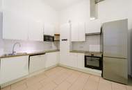 4-Zimmer-Altbauwohnung mit Balkon und Fischgrätparkett in ruhiger Innenhoflage