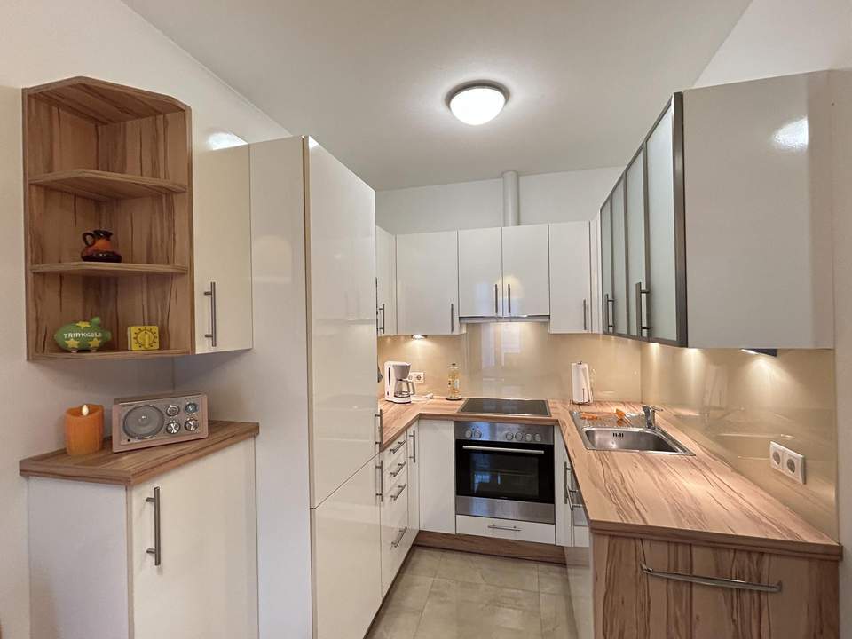 Sehr gepflegte 2-Zimmer Balkonwohnung, in ruhiger- hofseitiger Lage!