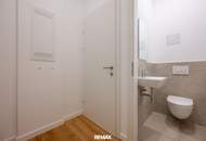 Sanierter Altbau mit modernem Neubau