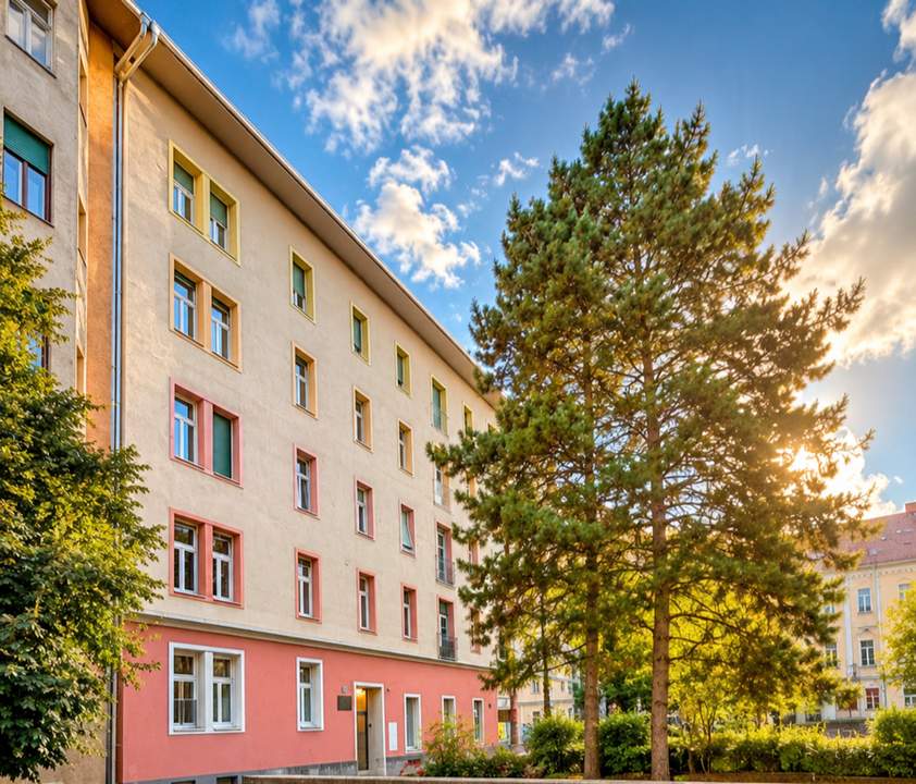 Grazer Altbau-Traum mit Balkon – Stilvoll wohnen in der Hirtengasse