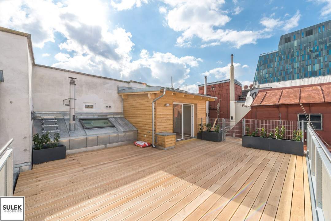 Stilvolle Dachgeschoss-Maisonette mit ca. 37 m² Terrasse, Klimaanlage &amp; Altbaucharme bei Wien Mitte