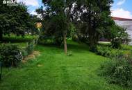 Geräumiges Wohnhaus mit großem Garten und angrenzendem Fischteich