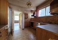 1A-INFRASTRUKTUR! SANIERUNGSBEDÜRFTIGES EINFAMILIENHAUS MIT KELLER UND GARAGE. 271 m² NUTZFLÄCHE. 560m² GRUNDSTÜCK.