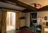 Eine Villa mit Wohnkultur, parkähnlichem Garten und Pool // A Villa of Distinction with Park-Like Garden and Pool //