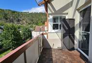 Freundliche Familienwohnung mit Loggia und zwei Stellplätzen