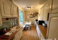 TEILUNTERKELLERTER BUNGALOW MIT POOL UND SCHÖNEM GRÜNBLICK