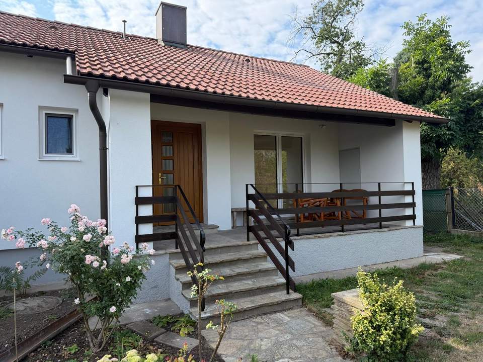 KLEINES UND FEINES HAUS MIT SONNIGEM GARTEN! Erstbezug nach Renovierung!