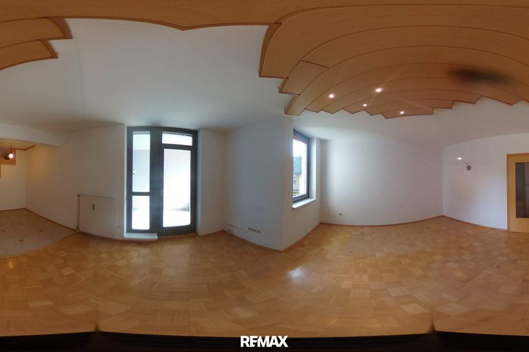 4 Zimmer Wohnung 97 m² mit kleinem Garten und Sichtglas Kaminofen