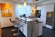 2 exquisite Wohnungen (172 m² + 118 m²) unter einem Dach - mit Terrassen, Gartenareal, Pool &amp; Poolhaus - Neuzeug