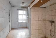 Sanierungsbedürftige Altbauwohnung mit baubewilligtem Balkon | Nähe Matzleinsdorfer Platz (S-Bahn-Station und künftig U2-Station)