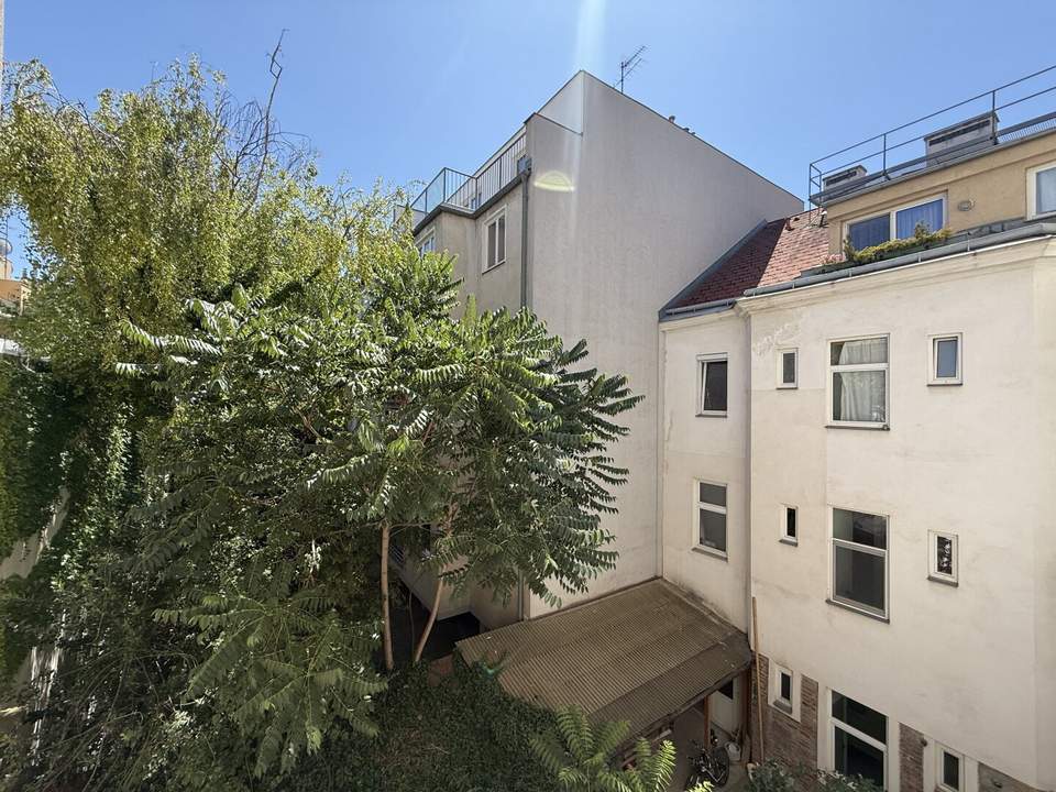 Erstbezug nach Kernsanierung I Fußbodenheizung I südseitiger Balkon I Luftwärmepumpe inkl. Kühlung I 3fach Verglasung mit Außenjalousien I Schlüsselfertig