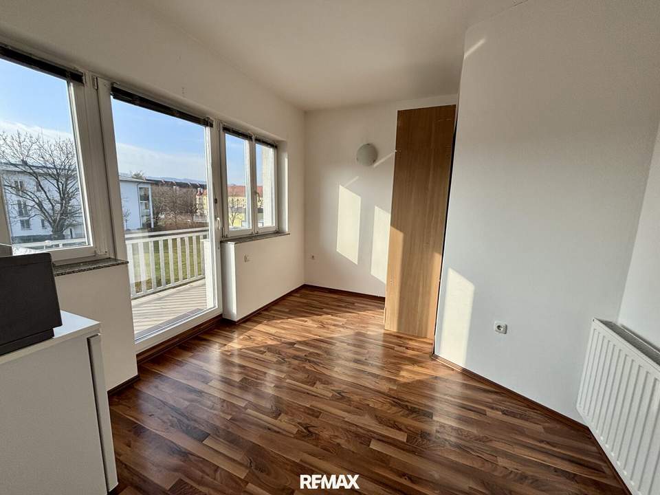 Charmantes Mini-Apartment mit Badezimmer und Balkon in zentraler Lage - Zimmer 15! Nähe BMW, SKF!!!
