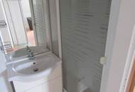 NÄHE U1 – DACHESCHOSS – GARCONNIERE KOMPLETT NEU MÖBLIERT