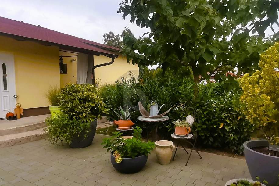 CHARMANTES WOHLFÜHLDOMIZIL MIT TRAUMHAFTER GARTENVIELFALT, SCHWEDENOFEN UND AUSBAUPOTENZIAL, Haus-kauf, 500.000,€, 7011 Eisenstadt-Umgebung