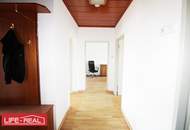 Großzügige 4-Zimmer-Wohnung mit Loggia und Stellplatz – Potenzial zur Sanierung vorhanden