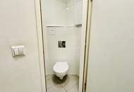 Kleine Altbauwohnung, frisch ausgemalt, neuwertige Küche, ruhig im Hinterhof gelegen, mit guter Raumaufteilung.