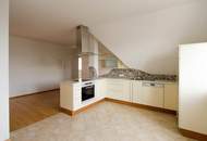 Licht, Höhe, Eleganz – außergewöhnliche Dachgeschoss-Maisonette!