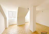 PROVISIONSFREI - SANIERT - ERSTBEZUG: Großzügige und helle 4-Zimmerwohnung im Dachgeschoss mit Eigengarten und zusätzlichen GOODIES!