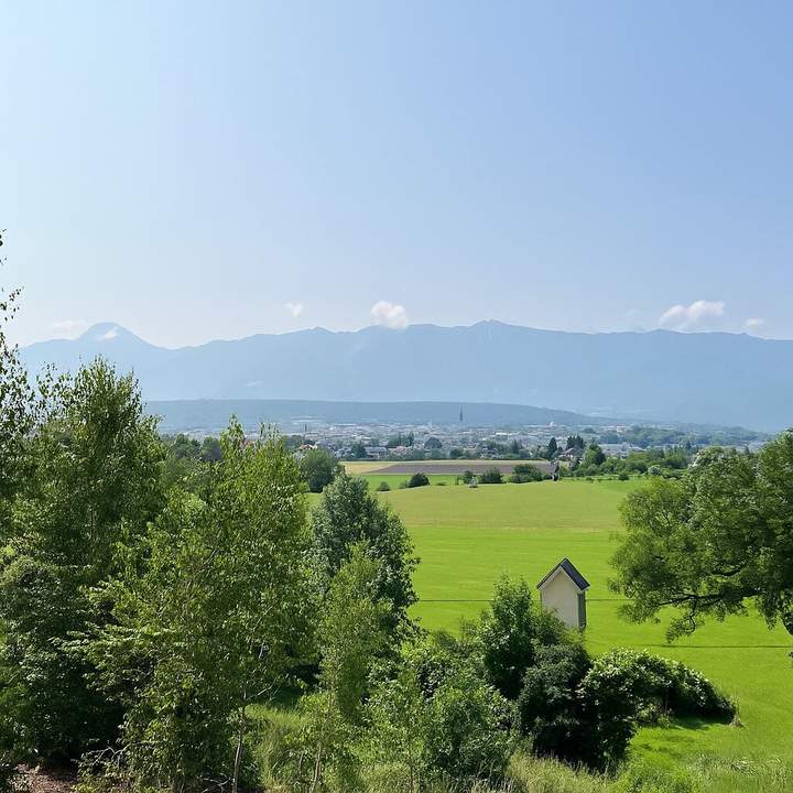 Traumhaftes Baugrundstück in Villach-Vassach mit Altbestand – Sonnig, ruhig und mit Weitblick