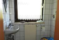 Modernes Einfamilienhaus mit Pool, Garage und großzügigem Garten
