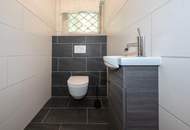 Unterkellerter Bungalow mit traumhaftem Garten u. Doppelgarage in zentraler Lage!