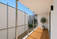 Exklusives Wohnen auf einer ganzen Etage – kernsanierter Stilaltbau mit zwei Balkonen und 6 Zimmer!