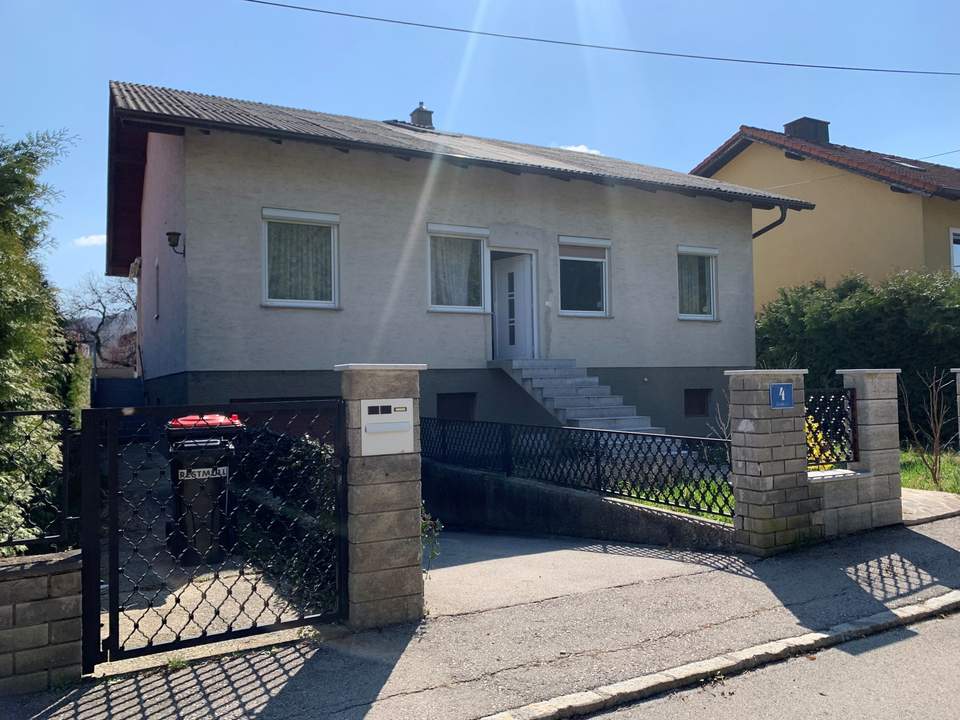 LIEBEVOLLES, TEILRENOVIERTES EINFAMILIENHAUS IN BEGEHRTER WOHNLAGE VON KÖNIGSTETTEN MIT HERRLICHEM FERNBLICK IN DEN WIENERWALD