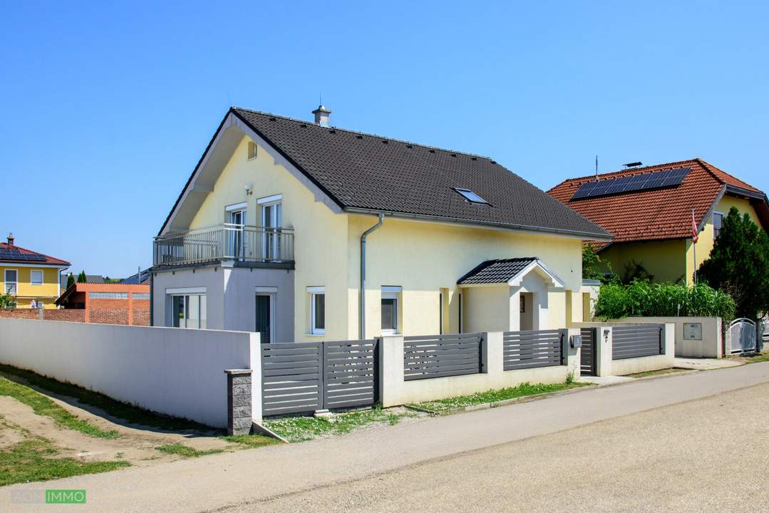 Großzügiges Familienhaus für Wohnen und Arbeiten in schöner Umgebung!