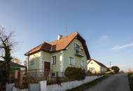 Kleines Haus mit Nebengebäude