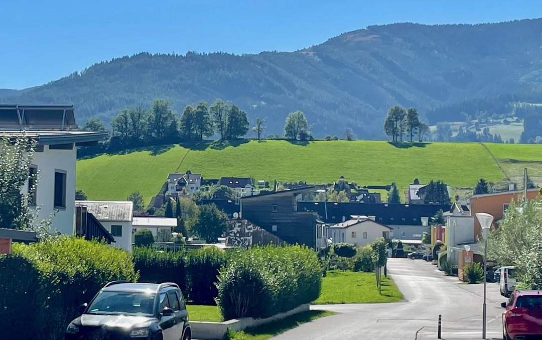 Jetzt einziehen und genießen: Südseitige Wohnung im Herzen von Gröbming