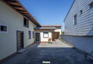 Ein-/Zweifamilienhaus mit Nebengebäuden, Garage und Innenhof